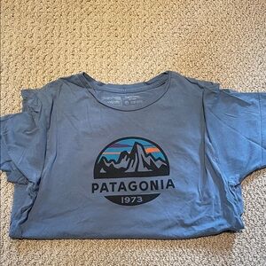 Patagonia Men’s Medium Slate Blue Graphic Tee